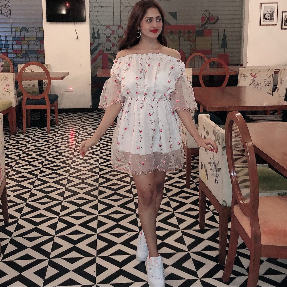 White organza dress - Picture 1 of 7